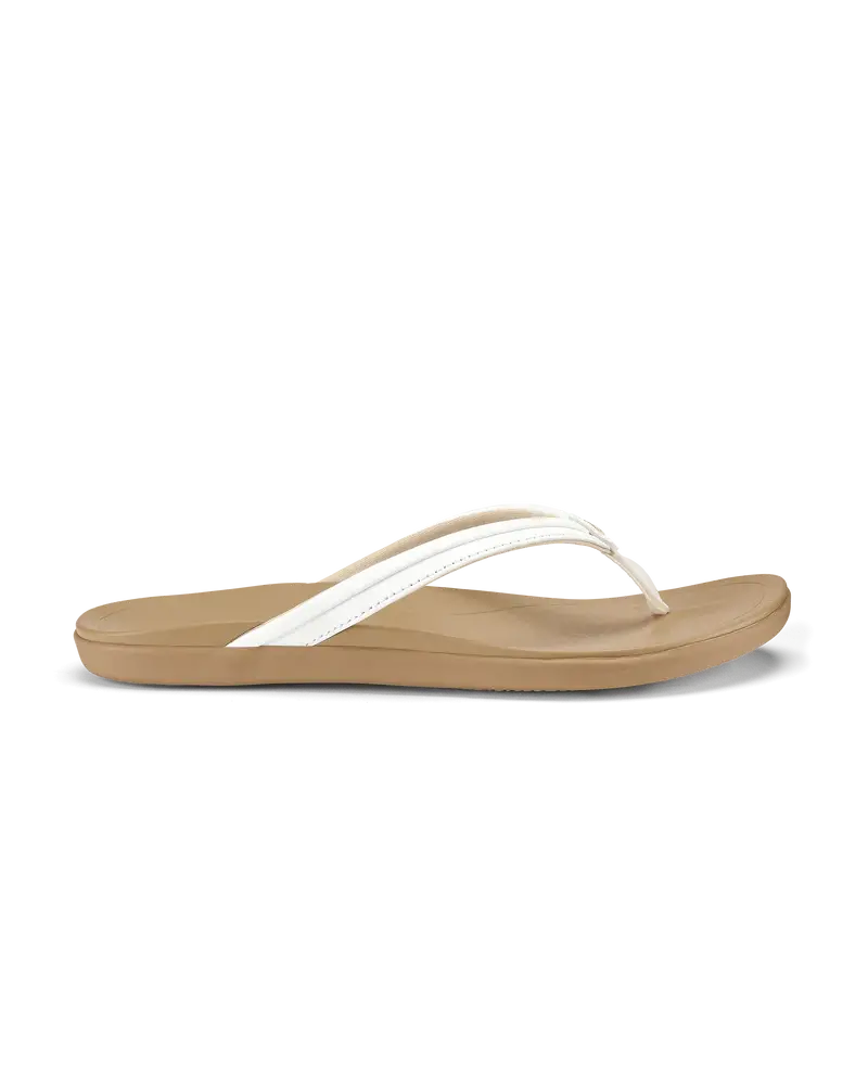 Ho‘opio Maluā Bright White and Warm Sand Flip-Flops