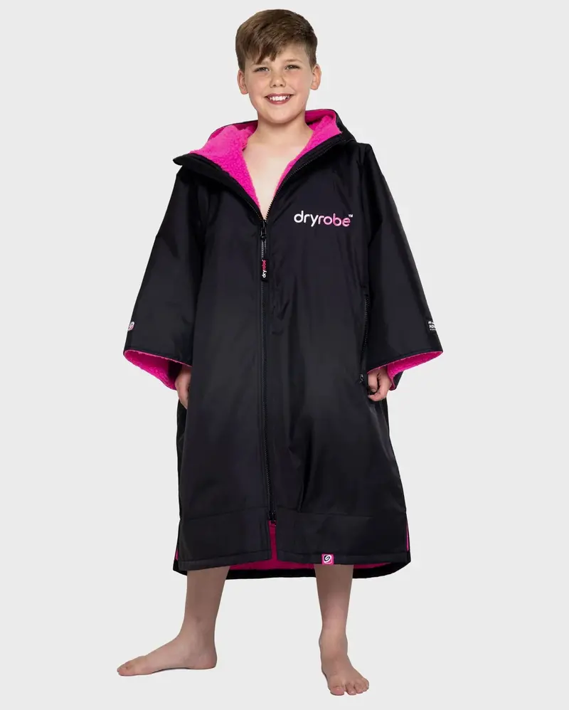 Kids Advance Short Sleeve Dryrobe in Black and Pink