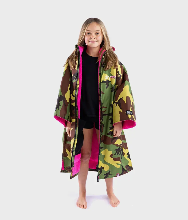 Kids Advance Short Sleeve Dryrobe in Camo and Pink